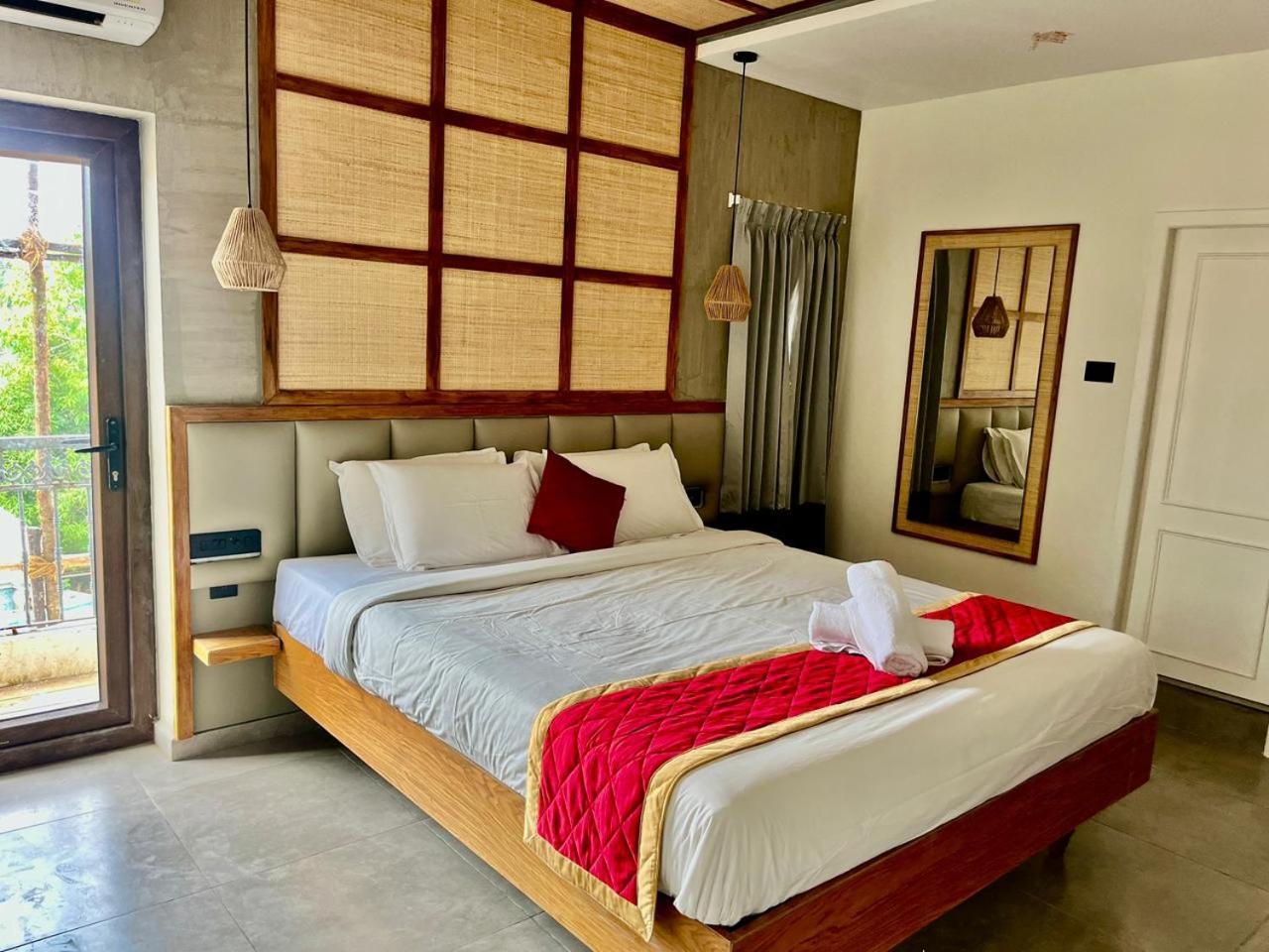 Hotel Castle Manor - Auroville Beach Пондичерри Экстерьер фото